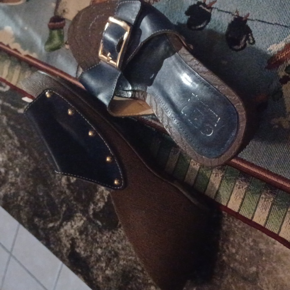 Clogs - Picture 2 of 4